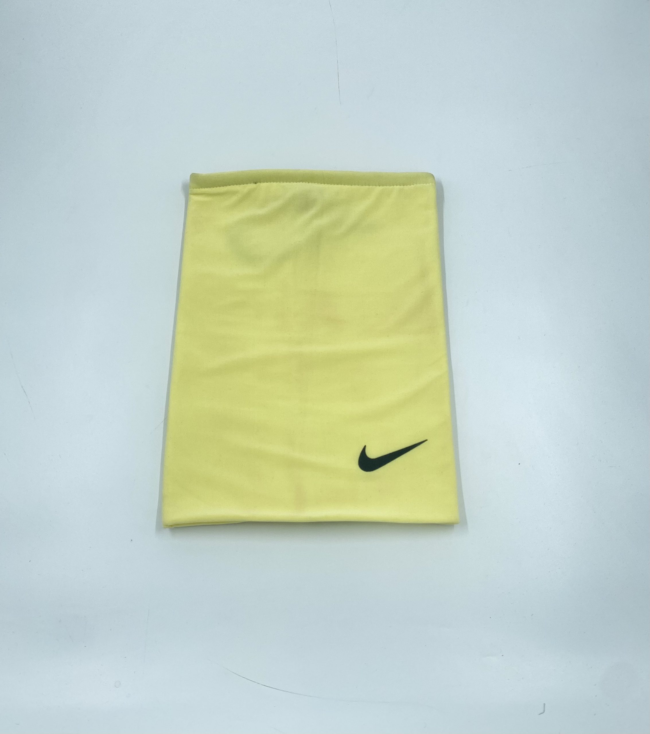 اسکارف زرد نایک1